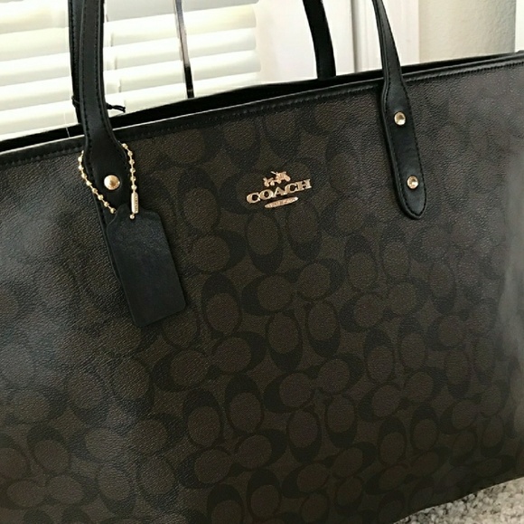 { Coach } Reversible Luxury City Tote - Picture 3 of 8
